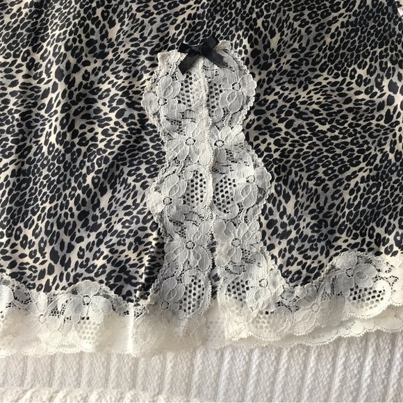 Victoria's Secret Lingerie Satin Slip Lace aplique Leopard print S NWT - Picture 8 of 9
